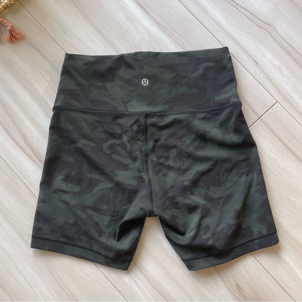 EUC Lululemon Wunder under train high rise biker shorts size 8